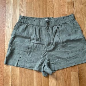 Lou and Grey loft olive green linen blend shorts size XL